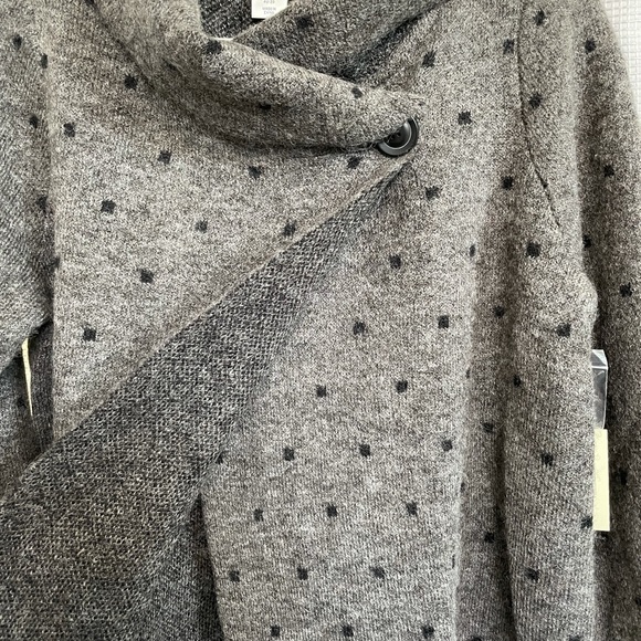 Brand NWT Max Studio Polka Dot Sweater - Picture 2 of 6